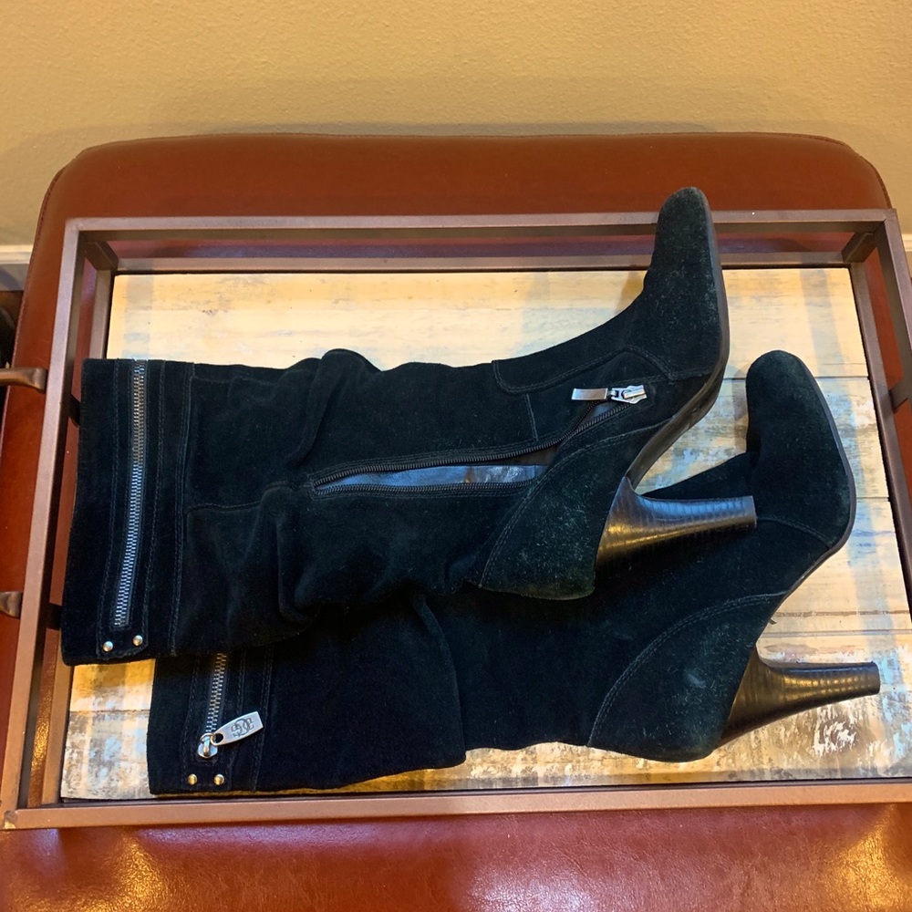 Guess suede heeled high boots.